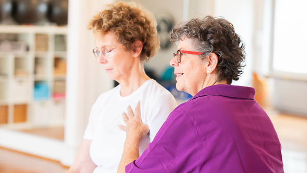 Marianne Artz in der Behandlung mit Klientin